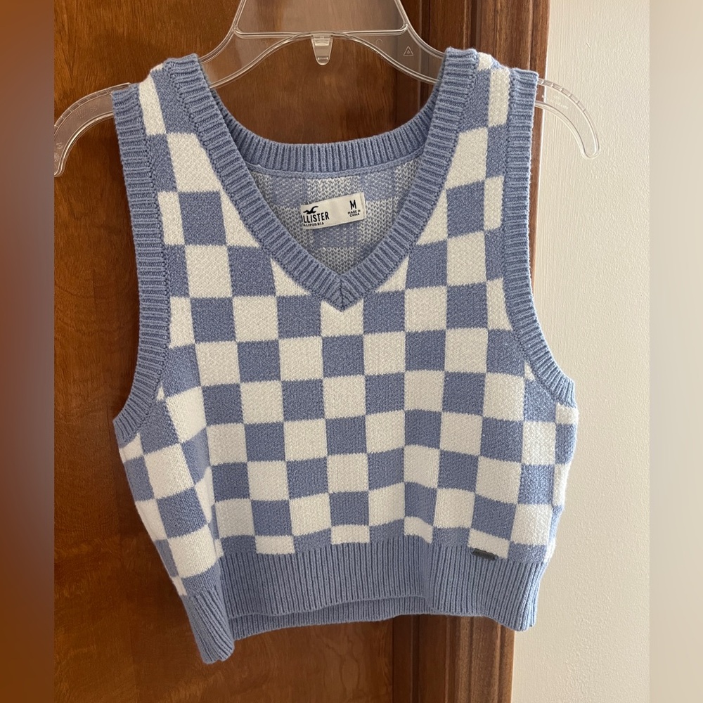 hollister cropped checkered sweater vest